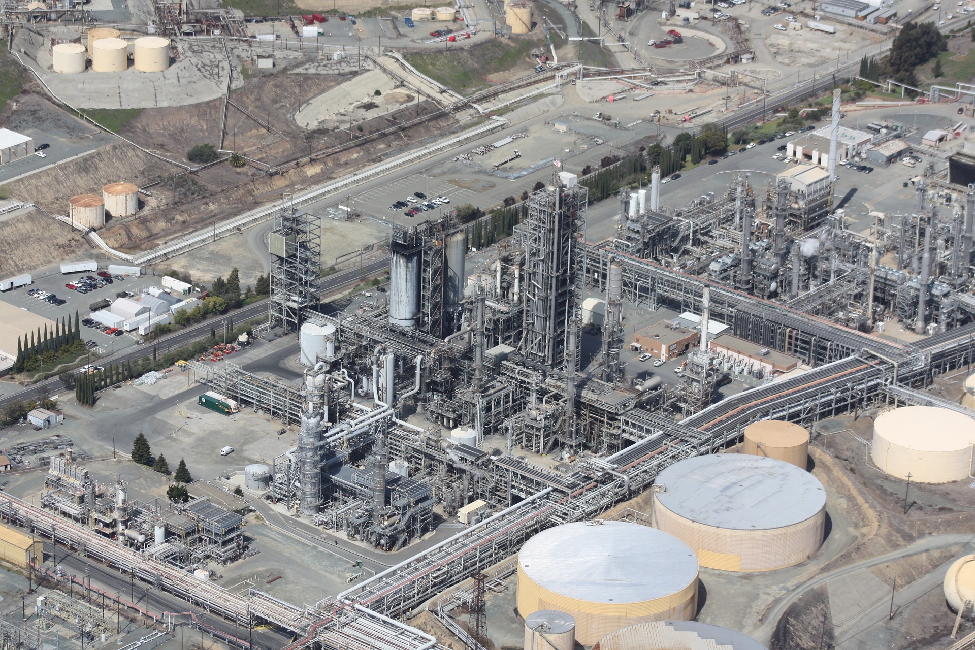 https://mail1.horasis.org/wp-content/uploads/2023/02/refinery-gfe7489889_1920.jpg